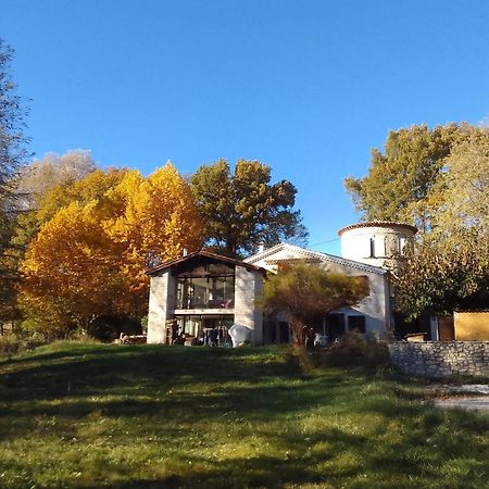 Les Favouilles - Gite & Chambres D Hotes Dauphin Exterior photo