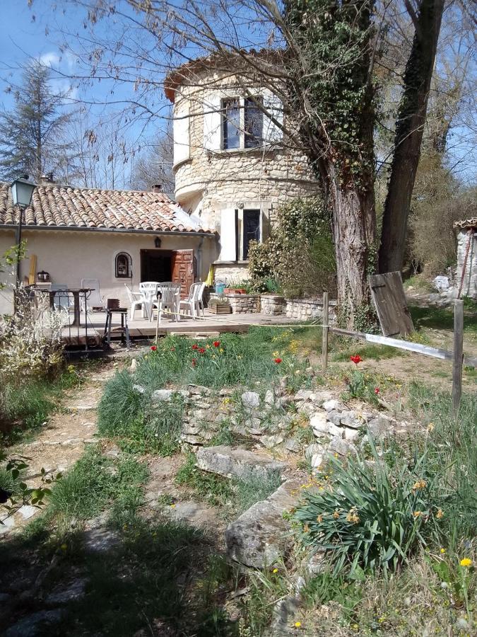 Les Favouilles - Gite & Chambres D Hotes Dauphin Exterior photo